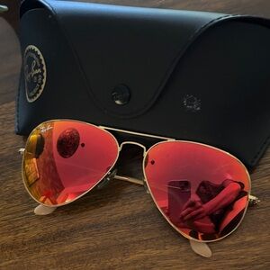 Ray-Ban Aviator Flash mirrored Sunglasses with Vibrant Red